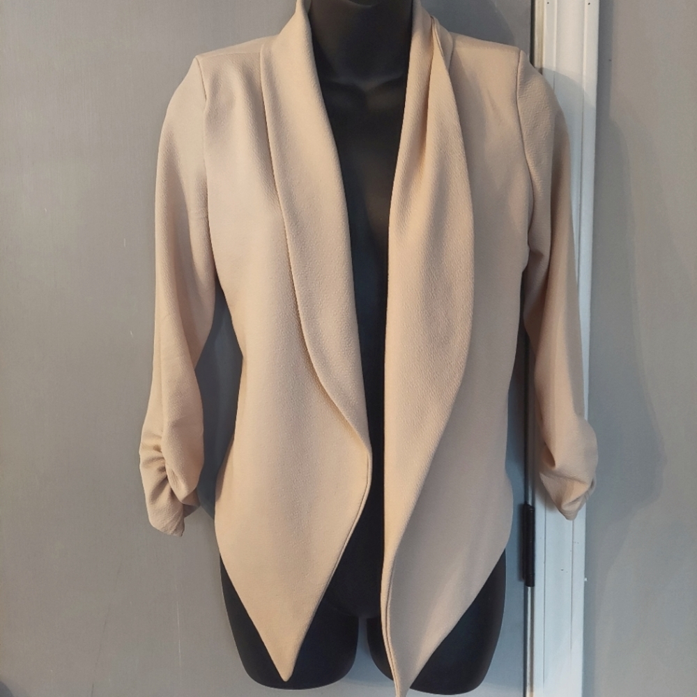 Hybrid & Company Open Front Beige Blazer
